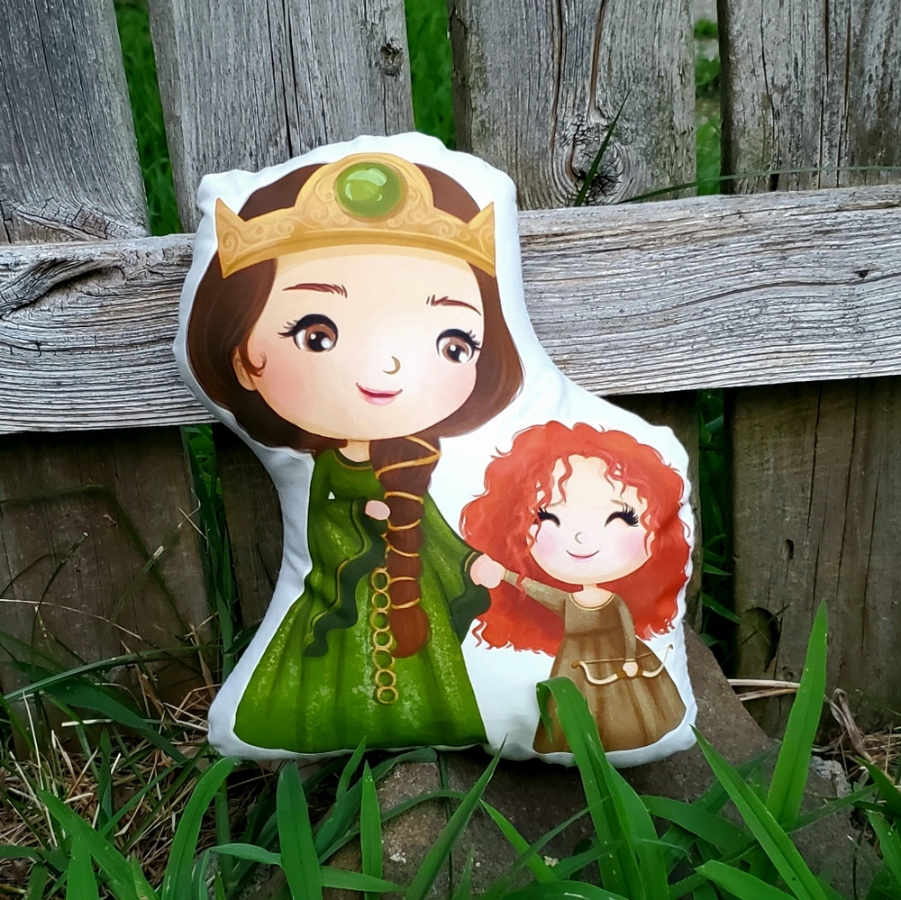 Brave Merida and Queen Pillow Pal. New.